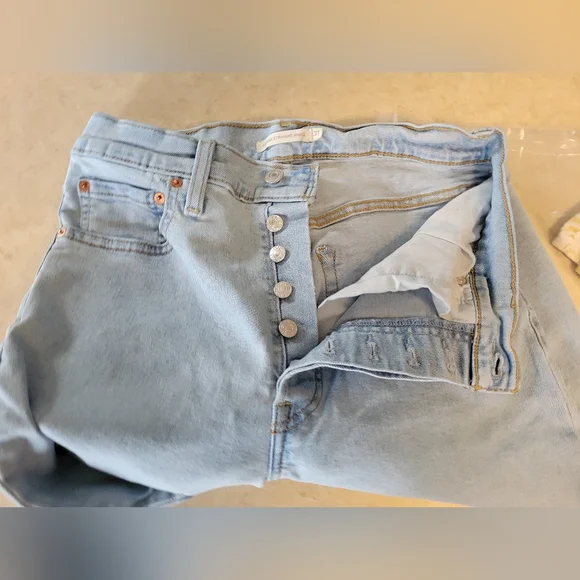 Rare Vintage Levi's women size 31 Ribcage Straight Ankle Jeans in Light Blue - Picture 5 of 10
